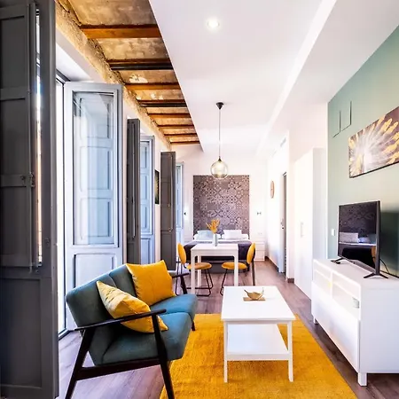 Apartament Beautifully Designed With Lots Of Natural Light *