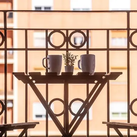 Well Lit And Creatively Designed 발렌시아