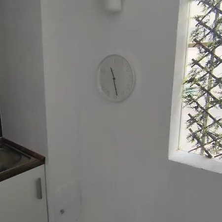 Small And Cozy - G10 3* Valence