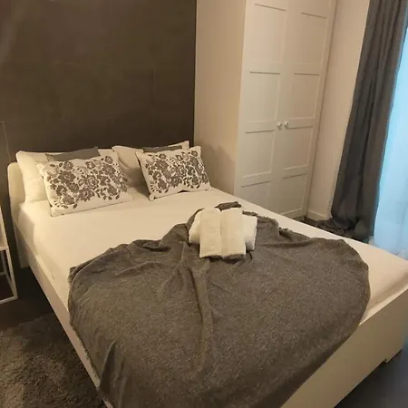 Small And Cozy - G10 Guest house 3*