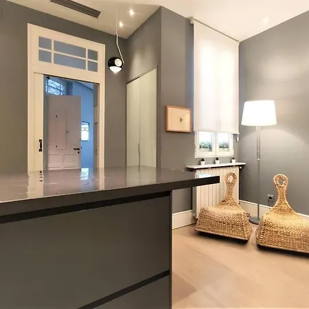 De Lujo Frente Al Mercado Colon. Only Adults *