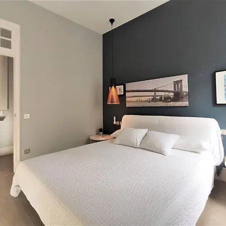 De Lujo Frente Al Mercado Colon. Only Adults Valence