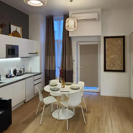 Artes Hlius Luxury Apartment