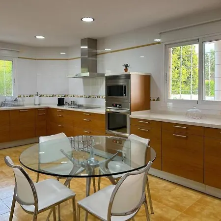 Casa Con Piscina, Jardin Y Aire Acondicionado Cerca De Valencia En La Eliana-l'eliana 别墅
