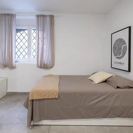 Residencia Universitaria Trinitarios Daire
