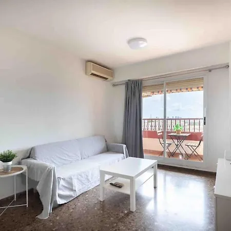 15 Min. Metro Ride To The Center アパート *