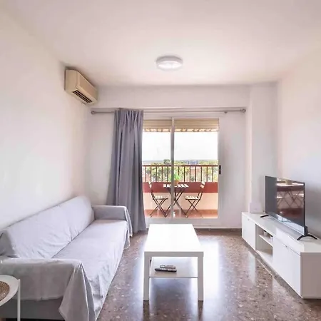 15 Min. Metro Ride To The Center アパート