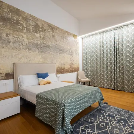 Florit Flats - The Vella *