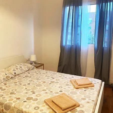 Peres I Valero En Piso Compartido