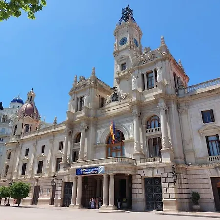 Nautico Junto A La Playa Malvarrosa * Valencia