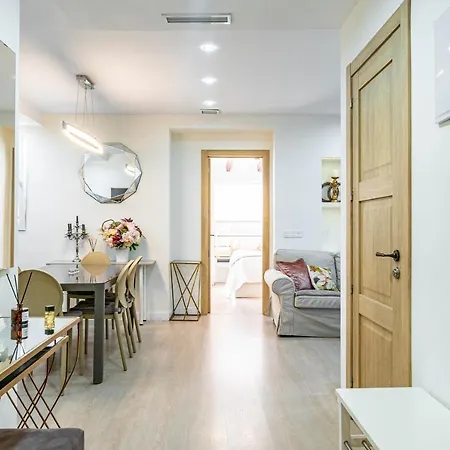 Central Luxury Flat With Free Parking *