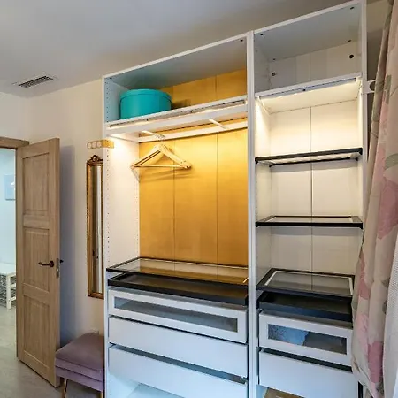 Central Luxury Flat With Free Parking *