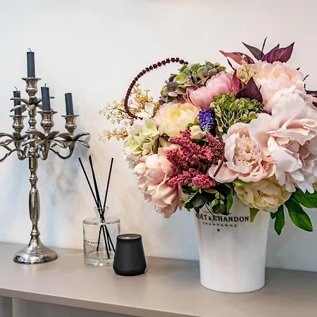 Central Luxury Flat With Free Parking