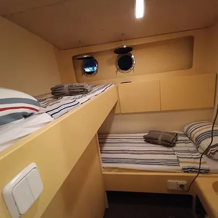 Úszó hotel Noche Insolita En Yate De 16m A 2 Minutos De La Playa Valencia