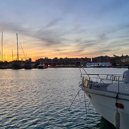 Botel Noche Insolita En Yate De 16m A 2 Minutos De La Playa