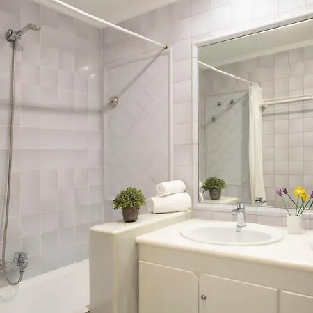 Appartement Singularstays Reina Ii