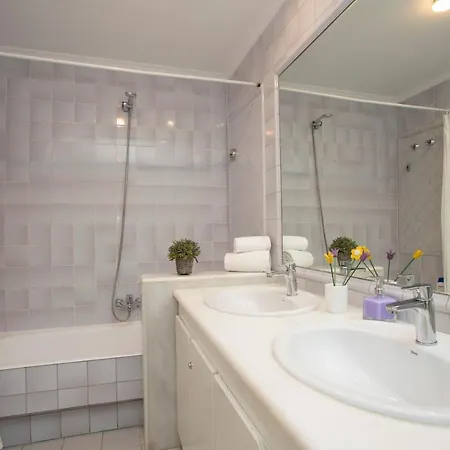 Singularstays Reina Ii Appartement *