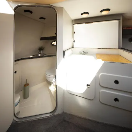 Alojamiento En Barco Voralamar Båthotell *