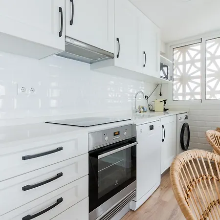 Ocean's Whisper: Les Palmeres Seaview Sanctuary Apartment Valencia