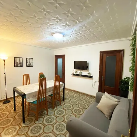 Well Located Shared Habitación en casa particular *