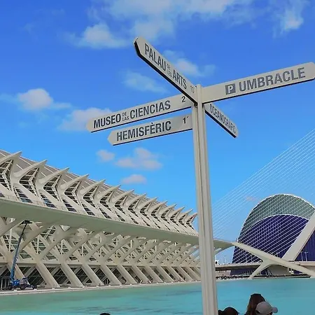 Artes Y Ciencias + Garaje + Netflix Apartamento *