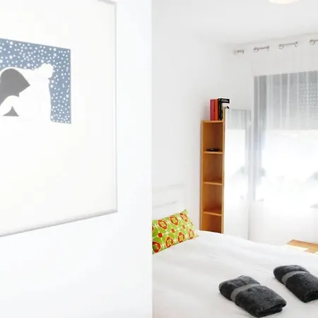 Artes Y Ciencias + Garaje + Netflix Apartamento