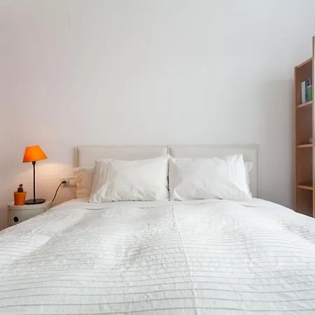 Artes Y Ciencias + Garaje + Netflix Apartamento