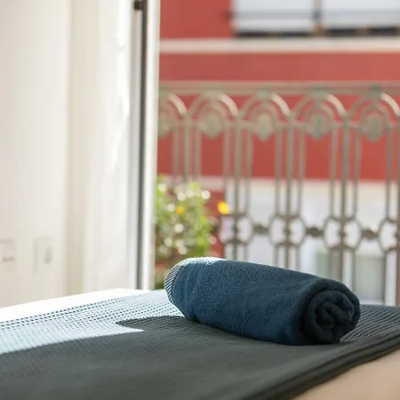 Hosted By Gracie فالنسيا