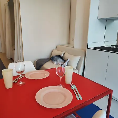 Carisan1 - 6 Min To Beach, Modern, Bright Appartement