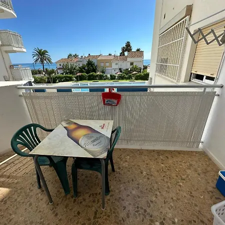 Appartamento En Complejo Residencial Con Piscina Y Garaje Frente Al Mar *