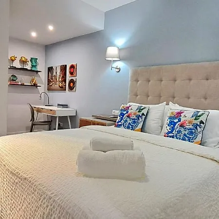 New! Renovated, Centrally Located, Private Entrance, Terrace *