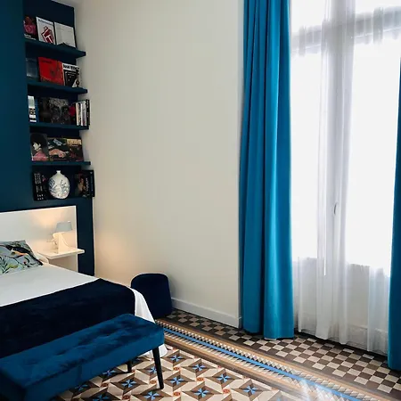 L'esplai فندق مبيت وإفطار 2*