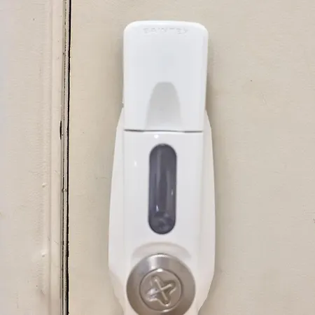 Spacious, Sunny Flat By Of Arts & Sciences *