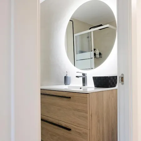 Spacious, Sunny Flat By Of Arts & Sciences