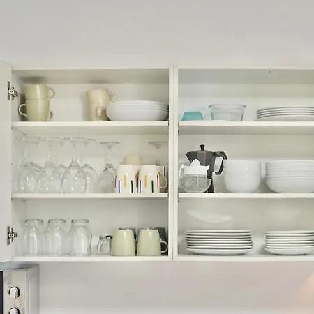 Spacious, Sunny Flat By Of Arts & Sciences