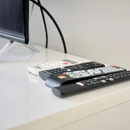 Spacious, Sunny Flat By Of Arts & Sciences Apartamento