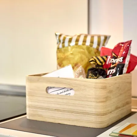 Апартаменты Spacious, Sunny Flat By Of Arts & Sciences