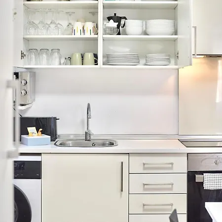 Spacious, Sunny Flat By Of Arts & Sciences