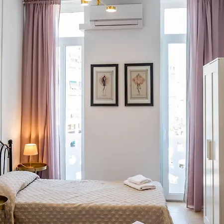 Travel Habitat Port Valencia. * Valencia