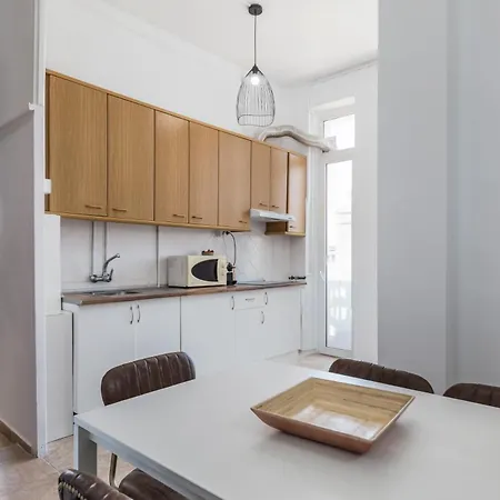 Travel Habitat Port Valencia. Valencia