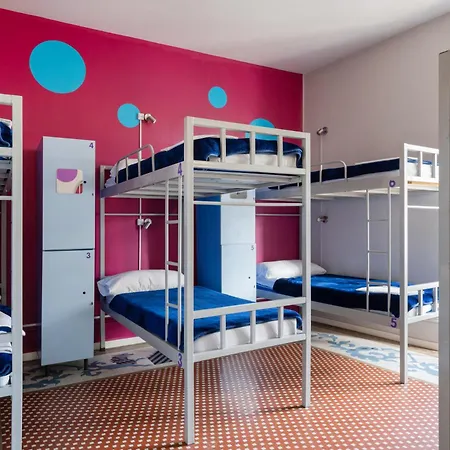 Feetup Backpackers Hostal