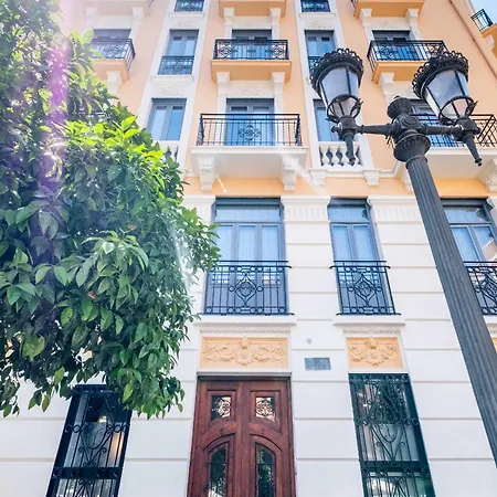 Apartment Charming And Comfortable With Inviting Atmosphere *