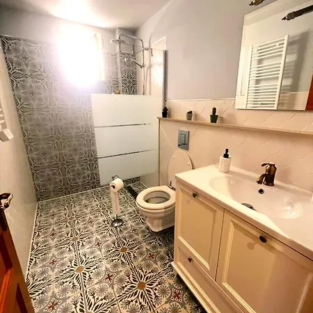 Esmeralda With Free Private Underground Parking Appartement Valence