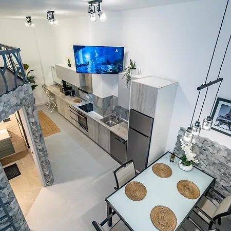 Exquisite With An Original Design Apartman