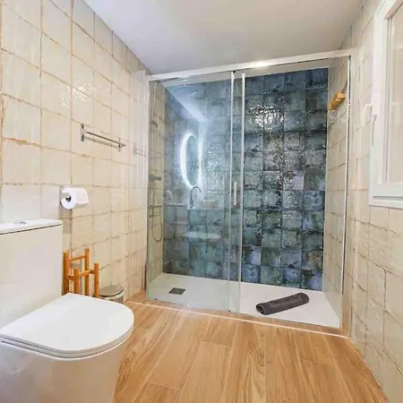 Chic Avec Terrasse, Lumineux Et Calme 1 Appartamento