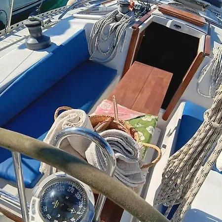 Sailing District - Barco Para 5 En La Marina Norte Botel
