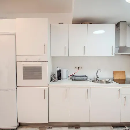 Spacious & Terrace Sleeps 7 Valencia