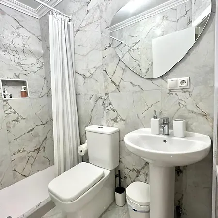 Luminoso Cerca De La Playa Y Puerto *