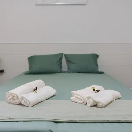 Recently Renovated Near The Apartment Valencia