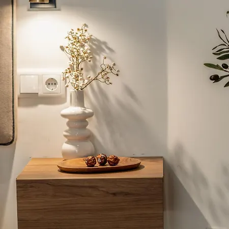 Deluxe - Aiora Valencia